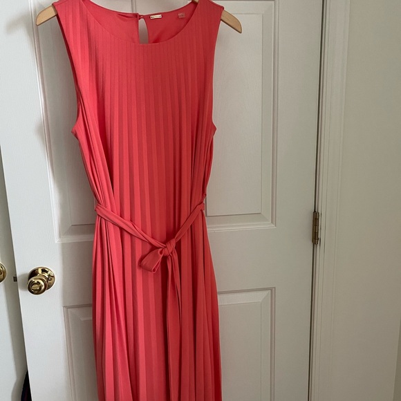 Tahari Coral Pleated Midi Dress - Picture 1 of 6